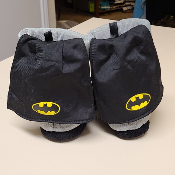 DC Comics Batman superhero slippers with cape size toddler 5-6 - Picture 5 of 8